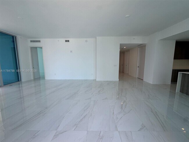 Building Photo - 17550 Collins Ave
