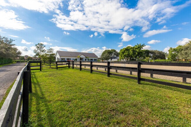Building Photo - 2889 Appaloosa Trail