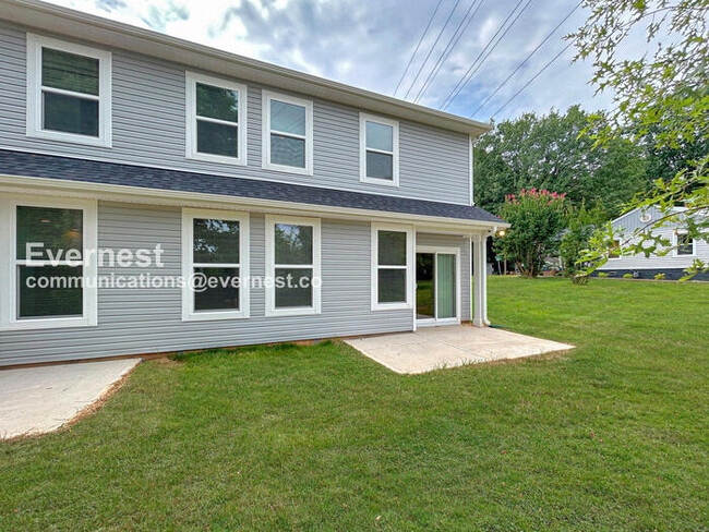 Building Photo - 3 Bed/2.5 Bath Townhome with Garage / Pet-Friendly / Vouchers Accepted / Available Now!