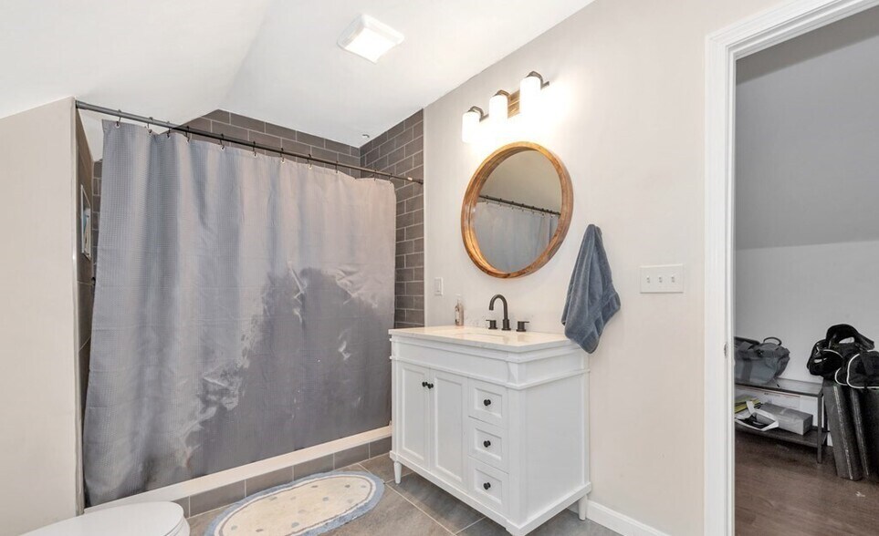 Building Photo - 228 Calumet St