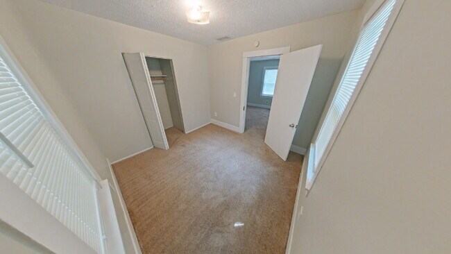 Building Photo - " 2-Bed in Heart of Royal Oak – Cozy 783 Sq Ft Home!"