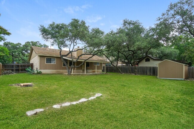 Building Photo - "Charming 3-Bedroom San Antonio Home with Cozy Fireplaces & Ample Storage!"