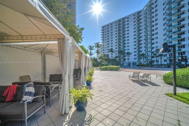 Building Photo - 3001 S Ocean Dr