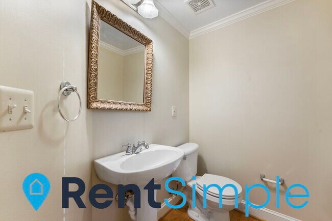 Building Photo - 3631 Madison Ln