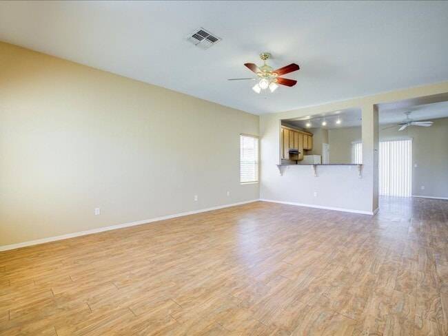 Building Photo - 3 Bedroom 2 Bathroom