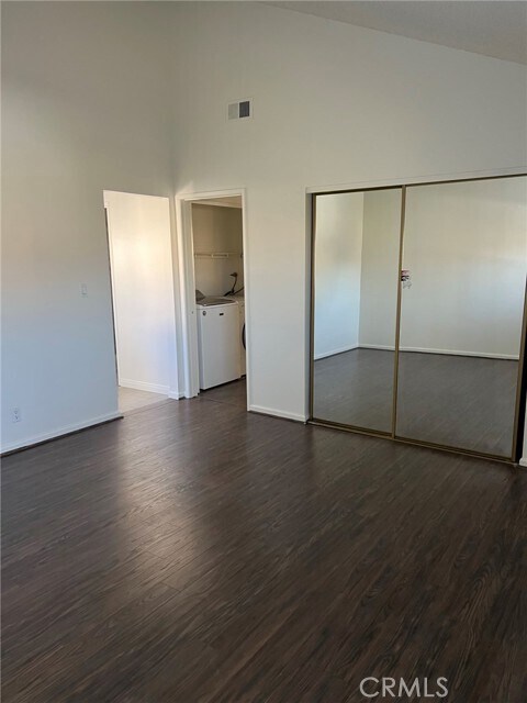 Building Photo - 210 Venice Ave