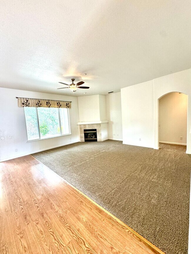 Building Photo - Adult 55+ Lovely Home in Springfield @ Whitney Oaks with a View