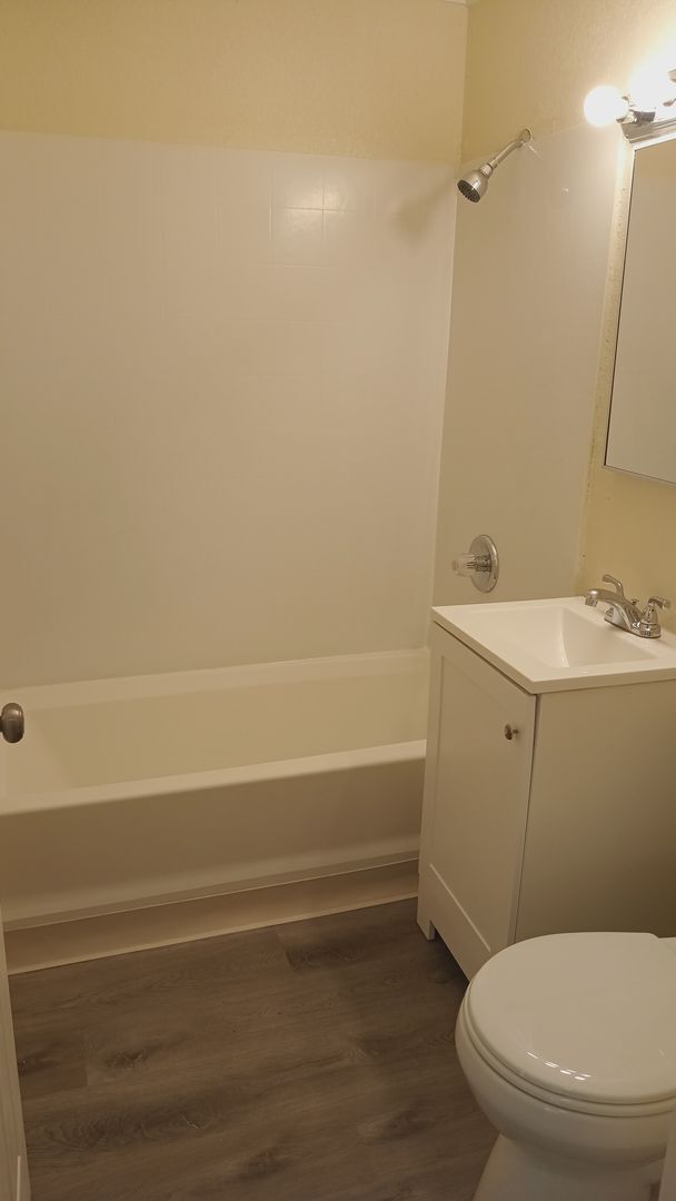 Building Photo - Welcome to SkyView Villa & Somerset Apartments!