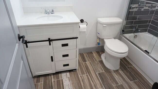 Building Photo - 10065 Arleta Ave