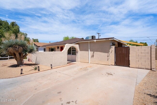 Building Photo - 7608 E Catalina Dr