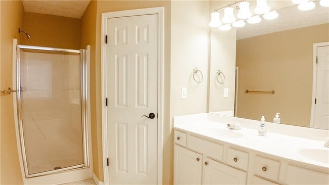 Building Photo - 2327 Oak Glenn Cir