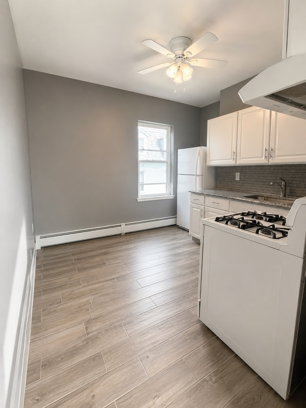 Building Photo - 471-473 Division Street, #2