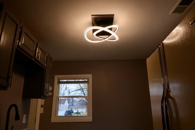 Building Photo - 237 S Kaley St