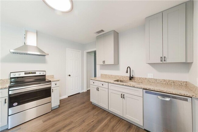 Building Photo - 1903 S 19th St