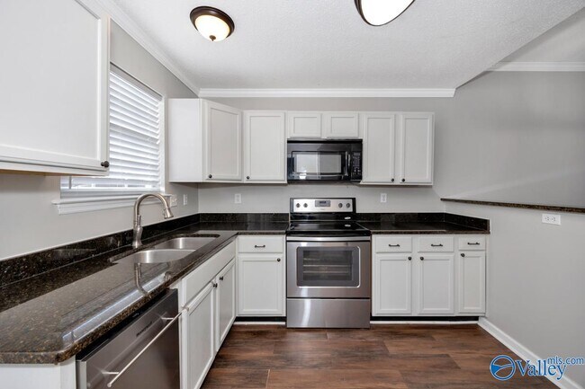 Building Photo - 103 N W Sugar Bluff Ln