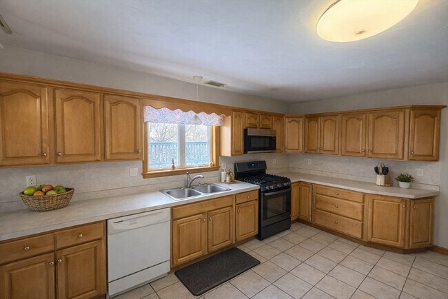 Building Photo - 50 School St