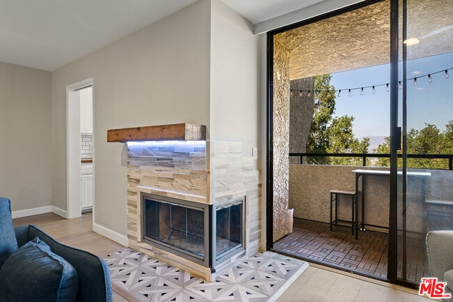 Building Photo - 4275 Vía Arbolada