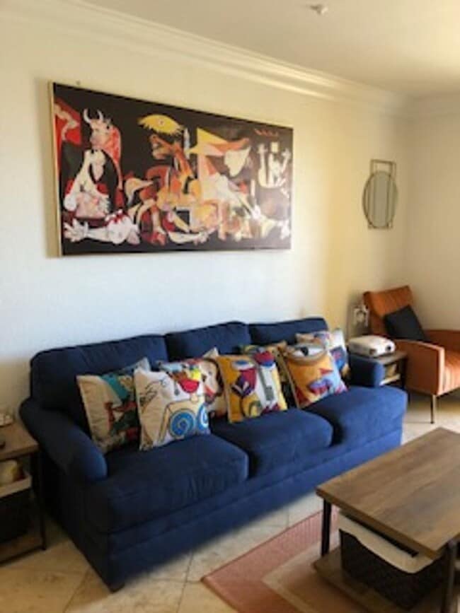 Building Photo - Meridian Unique 1 Bd / 1 Ba  Furnished Luxury Condo.