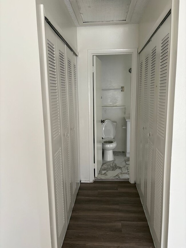 Building Photo - Townhome in Chelsea Square