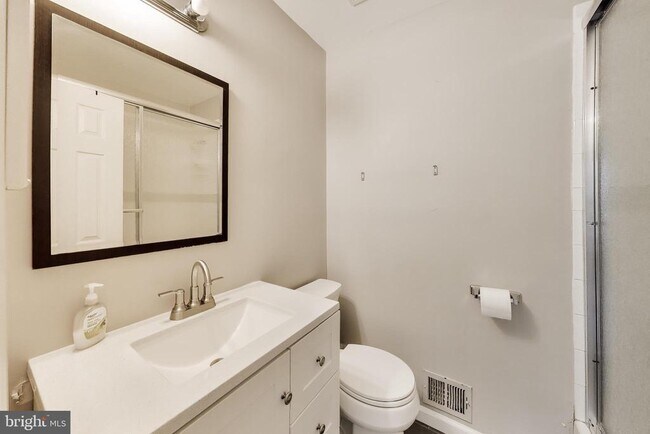 Building Photo - 10075 Maple Leaf Dr