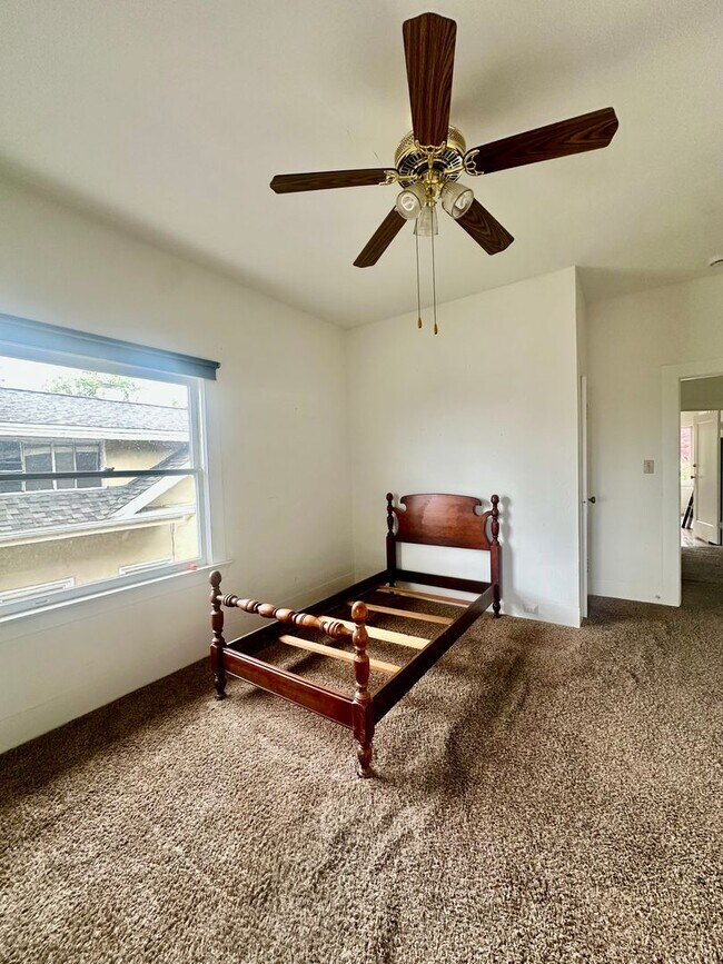 Building Photo - 6bedroom house full of charm steps from UC Berkeley!