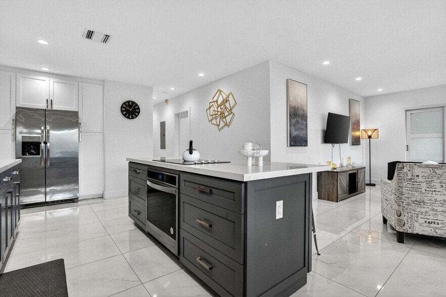 Building Photo - 17835 NE 6th Ave