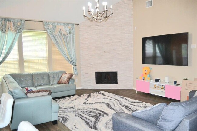 Building Photo - 4815 Schiller Park Ln