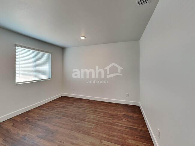 Building Photo - 17141 W Lawrence Ln
