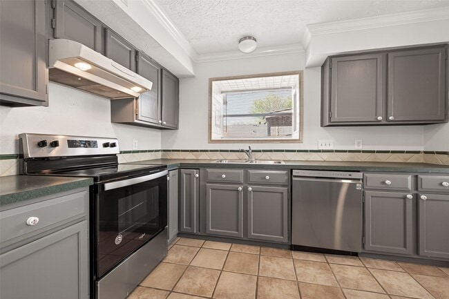 Building Photo - 19531 Woodglen Dr