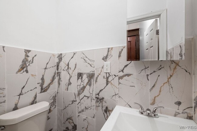 Building Photo - 166 Grey St