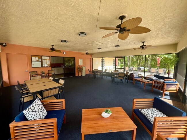 Building Photo - Move-In Ready 1-bed, 1-bath, Sarasota Condo off University Pkwy for rent!
