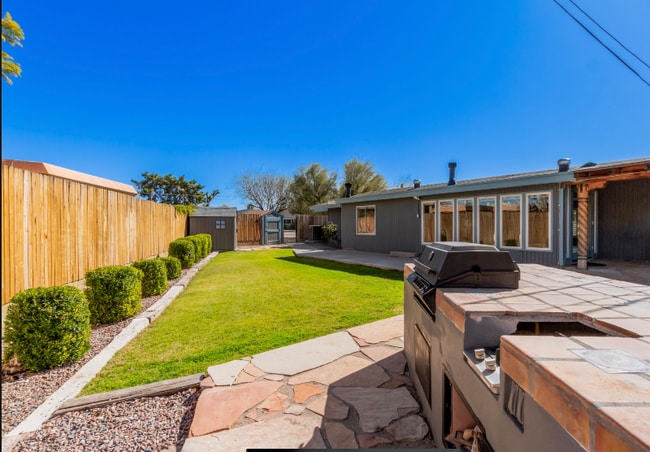 Building Photo - 5722 E Windsor Ave