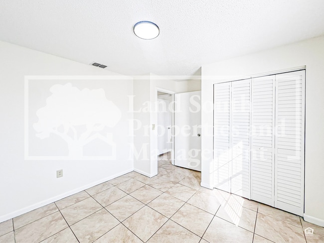 Building Photo - 5824 Charlton Dr