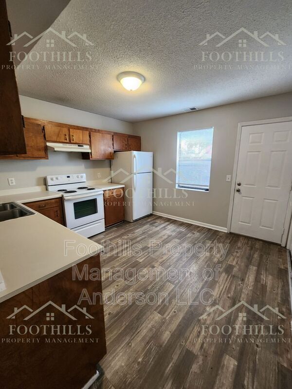 Building Photo - 108 Woodland Dr