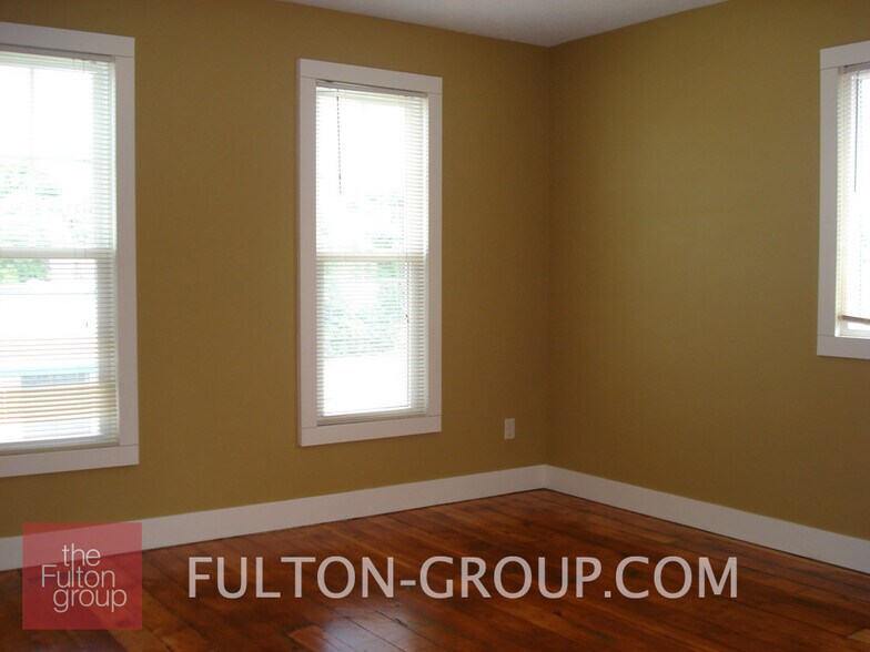 Building Photo - 832 Michigan St NE