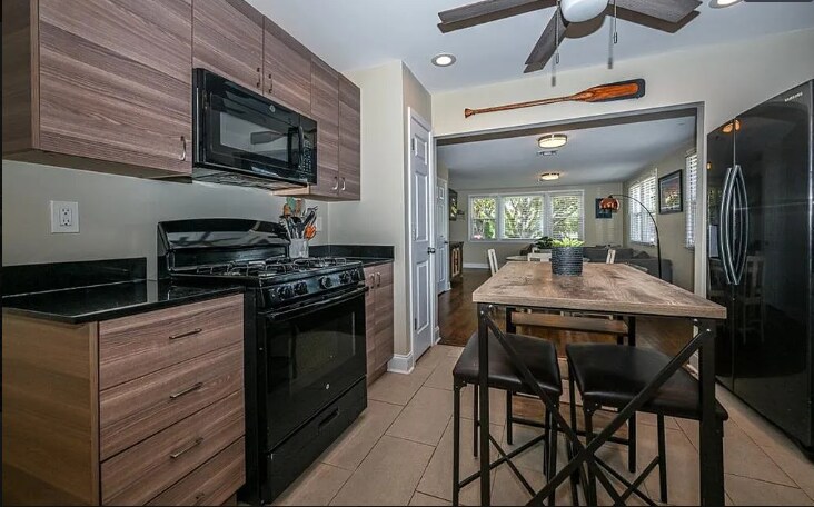 Building Photo - 655 Elmeer Ave