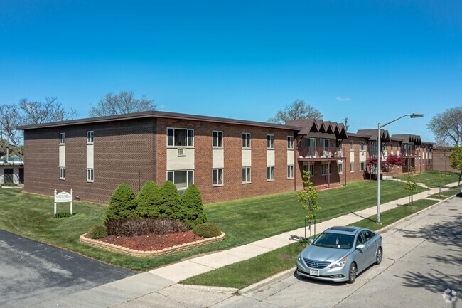 Building Photo - Garden Pool Apartments