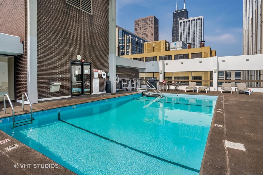 Building Photo - 230 E Ontario St