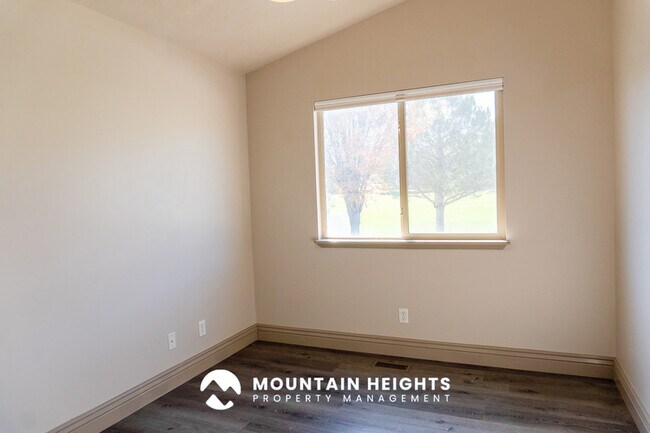 Building Photo - 4071 S Sandpiper Ln