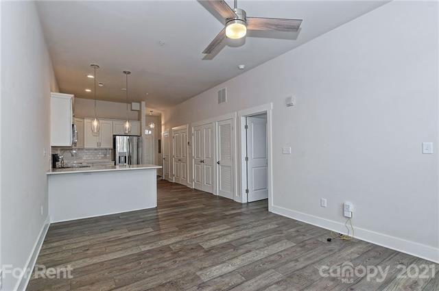Building Photo - 935 McAlway Rd