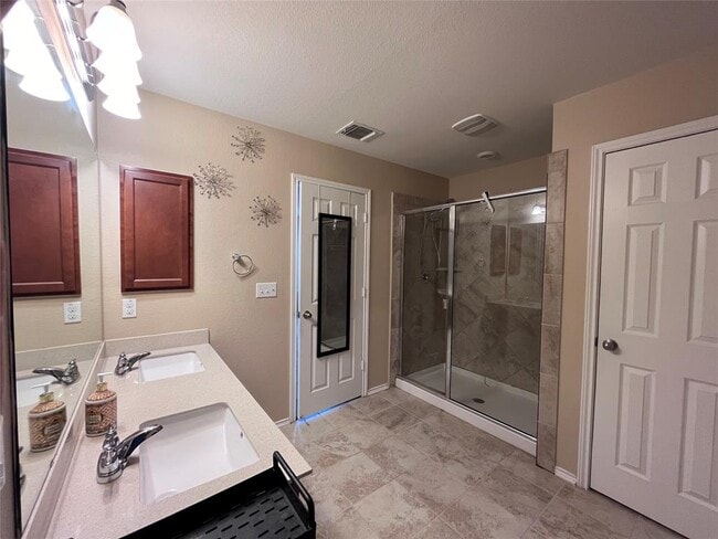 Building Photo - 12425 Calibri Ln