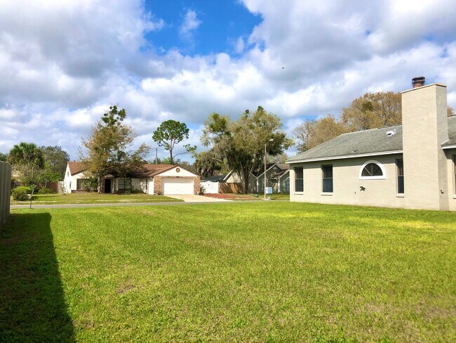 Building Photo - GREAT 3/2 HOME IN OVIEDO STILLWATER SUBDIVISION