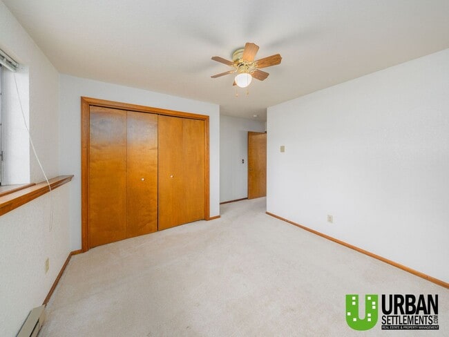Building Photo - For Rent – Spacious Split-Level Home with ...