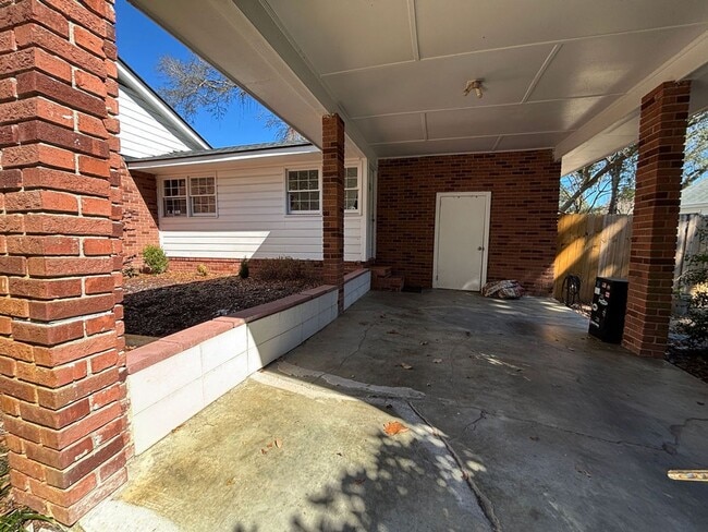 Building Photo - Available April 1st. Beautiful 2 BR/1 BA Home in the Heart of the Old Village!