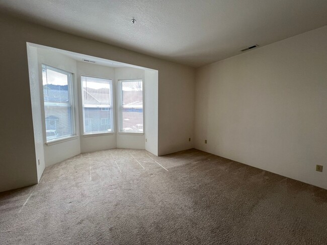 Building Photo - Bright and charming two bedroom townhome i...