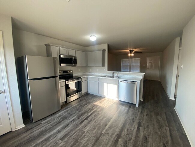 Building Photo - SUPER CLEAN 3bedroom/2bathroom home in Brookland