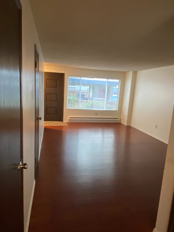 Building Photo - 1220 N 137th St