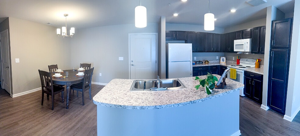 Primary Photo - Magnolia Villas