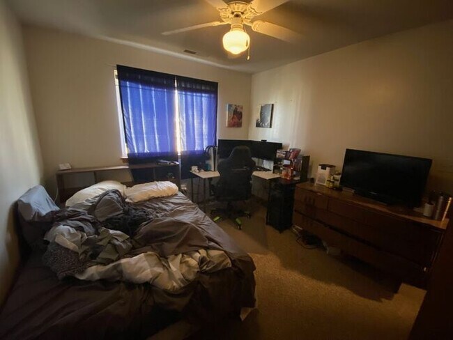 Building Photo - $2,250 | 4 Bedroom, 3.5 Bathroom Duplex | ...