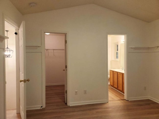Building Photo - 7989 Shadow Oak Dr